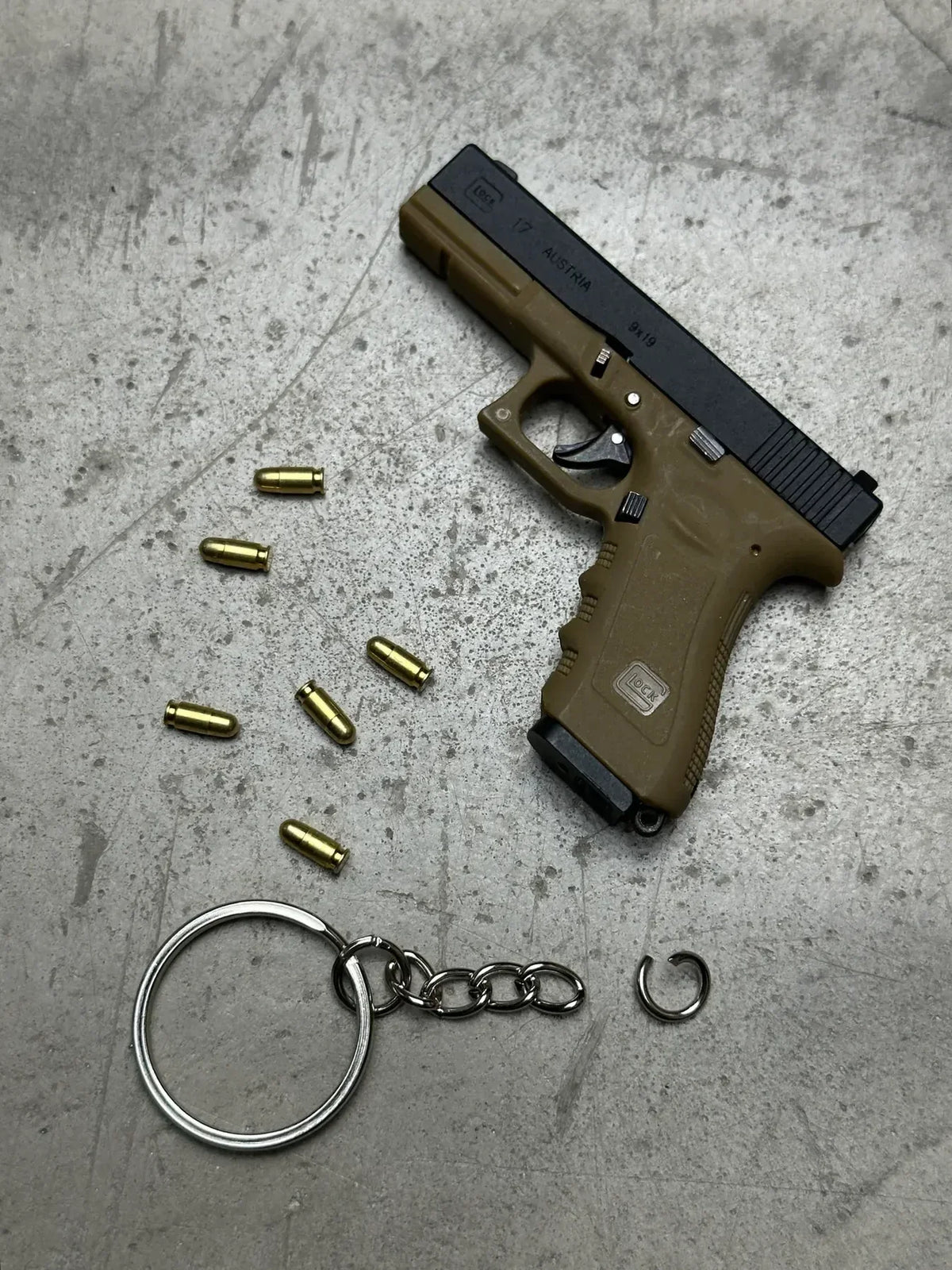 MiniCaliber™ Glock 17 Ejection Detachable Keychain - MiniCaliber
