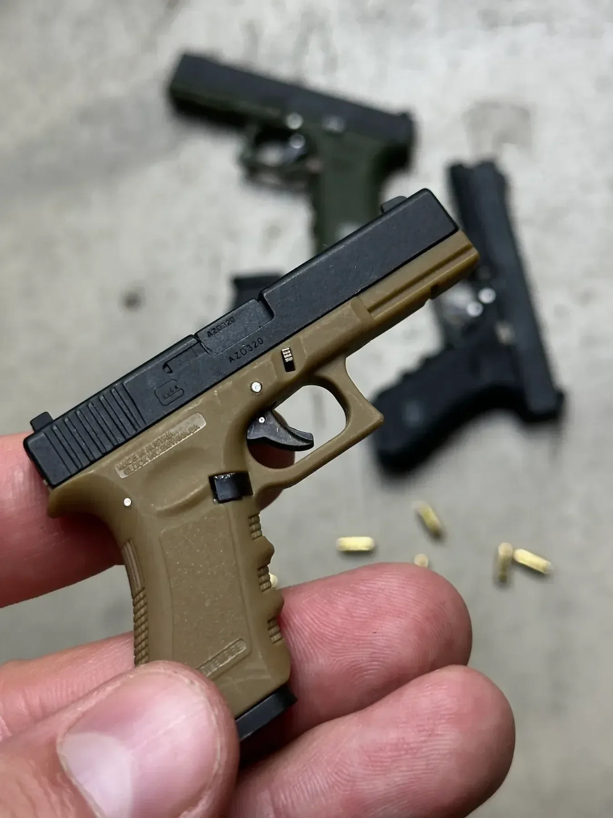 MiniCaliber™ Glock 17 Ejection Detachable Keychain - MiniCaliber