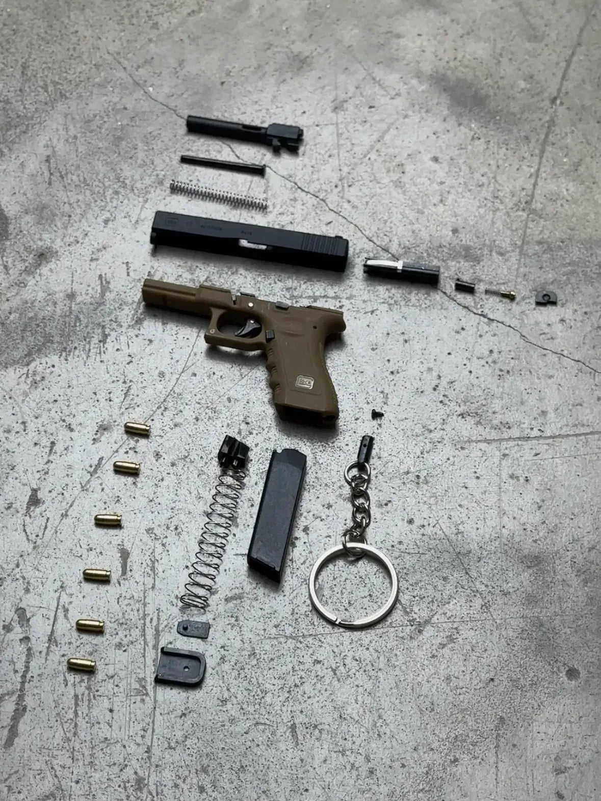 MiniCaliber™ Glock 17 Ejection Detachable Keychain - MiniCaliber