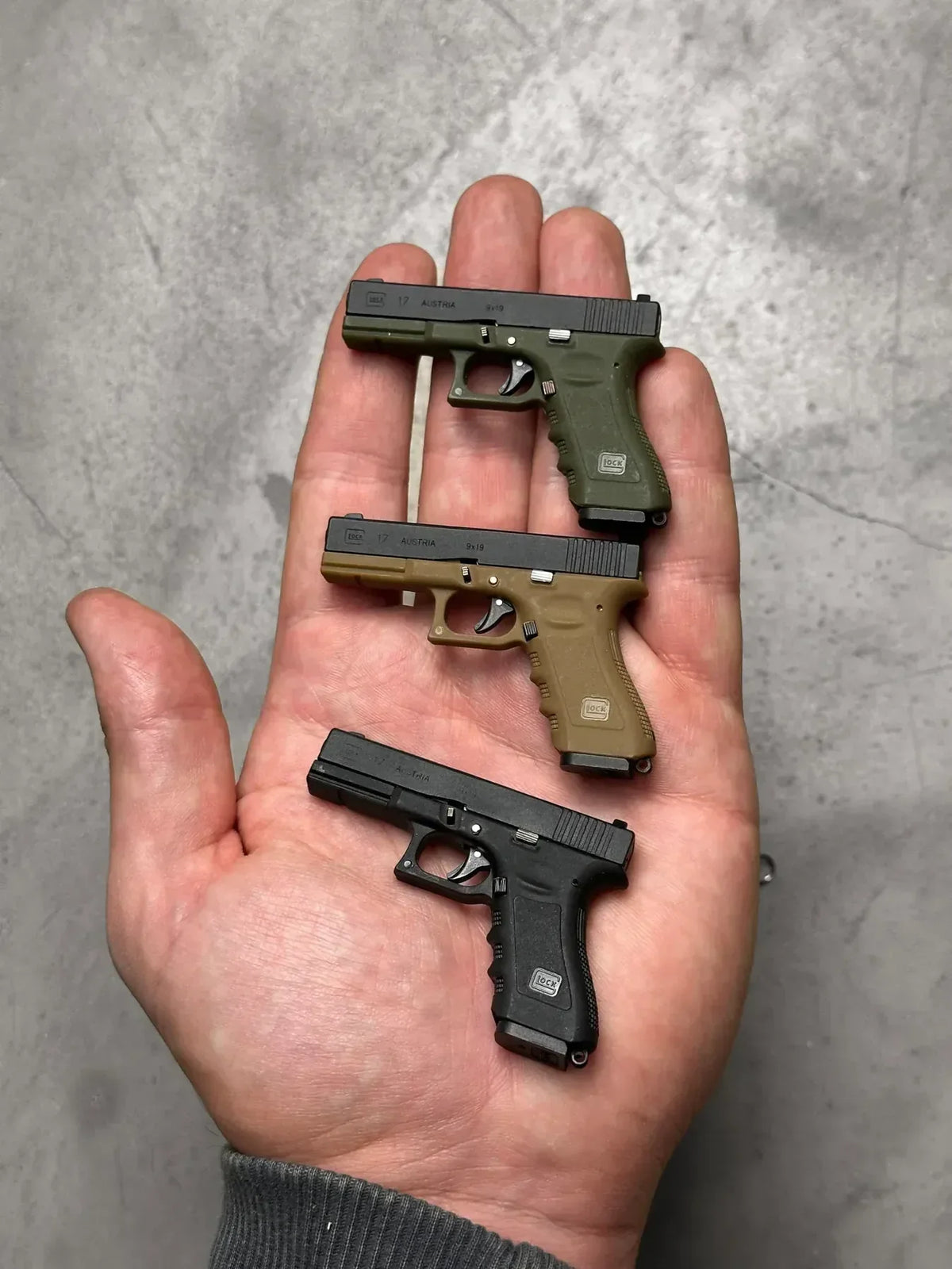 MiniCaliber™ Glock 17 Ejection Detachable Keychain - MiniCaliber