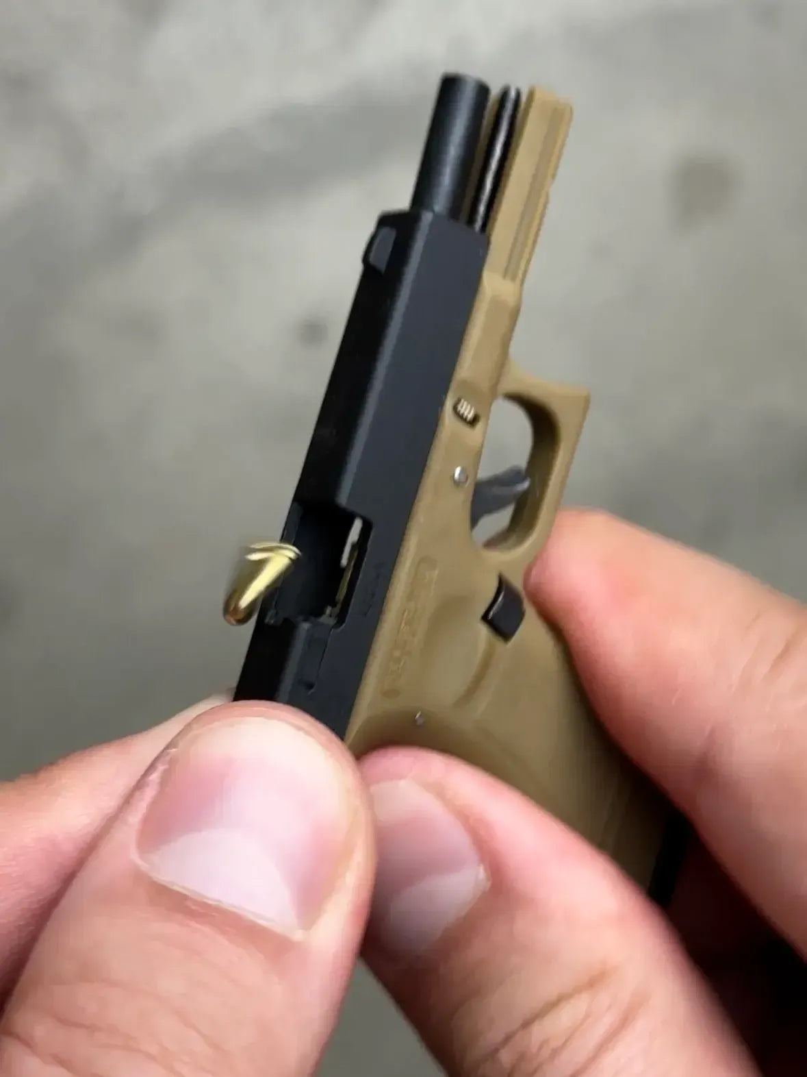 MiniCaliber™ Glock 17 Ejection Detachable Keychain - MiniCaliber
