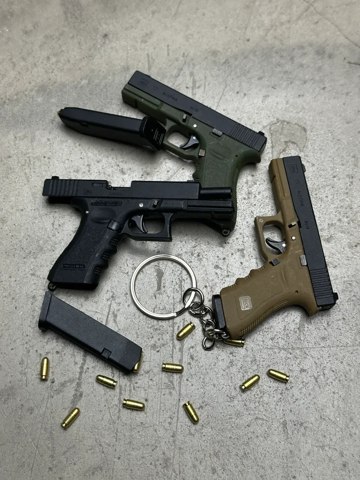 MiniCaliber™ Glock 17 Ejection Detachable Keychain - MiniCaliber